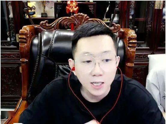 吃瓜自拍视频男网红,揭秘吃瓜自拍男网红的爆红之路